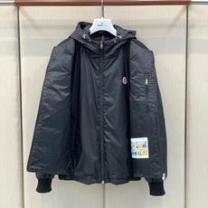 ,Moncler 蒙口,2026冬季最新品,专柜同步有售,原单狠货,时尚休闲两件套羽绒服,上身舒适!吸睛而有亮点,采用进 ,Moncler 蒙口,2026冬季最新品,专柜同步有售,原单狠货,时尚休闲两件套羽绒服,上身舒适!吸睛而有亮点,采用进