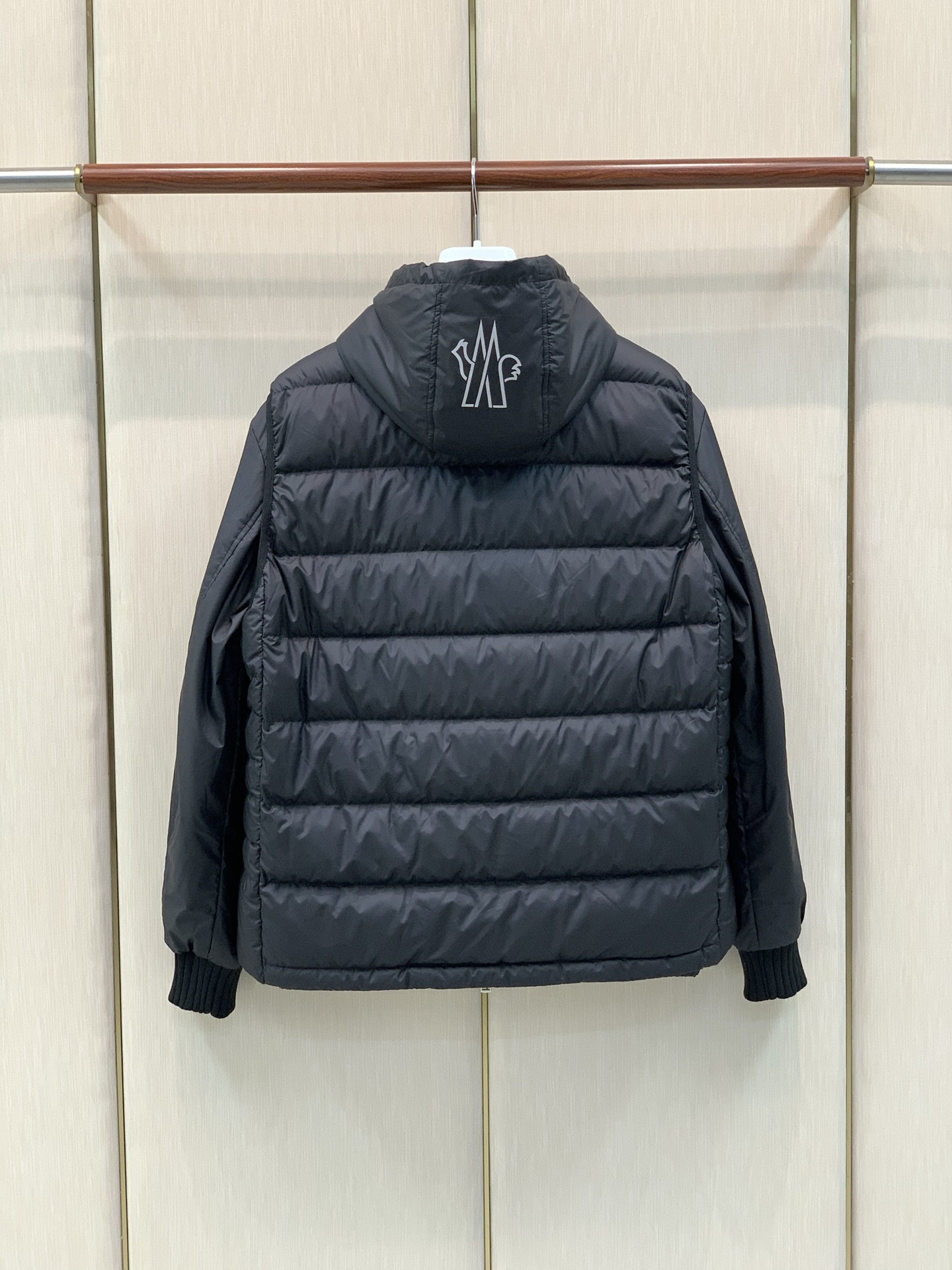 ,Moncler 蒙口,2026冬季最新品,专柜同步有售,原单狠货,时尚休闲两件套羽绒服,上身舒适!吸睛而有亮点,采用进 ,Moncler 蒙口,2026冬季最新品,专柜同步有售,原单狠货,时尚休闲两件套羽绒服,上身舒适!吸睛而有亮点,采用进