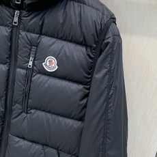 ,Moncler 蒙口,2026冬季最新品,专柜同步有售,原单狠货,时尚休闲两件套羽绒服,上身舒适!吸睛而有亮点,采用进 ,Moncler 蒙口,2026冬季最新品,专柜同步有售,原单狠货,时尚休闲两件套羽绒服,上身舒适!吸睛而有亮点,采用进