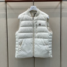 ,Moncler 蒙口,2026冬季最新品,专柜同步有售,原单狠货,时尚休闲两件套羽绒服,上身舒适!吸睛而有亮点,采用进 ,Moncler 蒙口,2026冬季最新品,专柜同步有售,原单狠货,时尚休闲两件套羽绒服,上身舒适!吸睛而有亮点,采用进