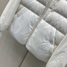 ,Moncler 蒙口,2026冬季最新品,专柜同步有售,原单狠货,时尚休闲两件套羽绒服,上身舒适!吸睛而有亮点,采用进 ,Moncler 蒙口,2026冬季最新品,专柜同步有售,原单狠货,时尚休闲两件套羽绒服,上身舒适!吸睛而有亮点,采用进
