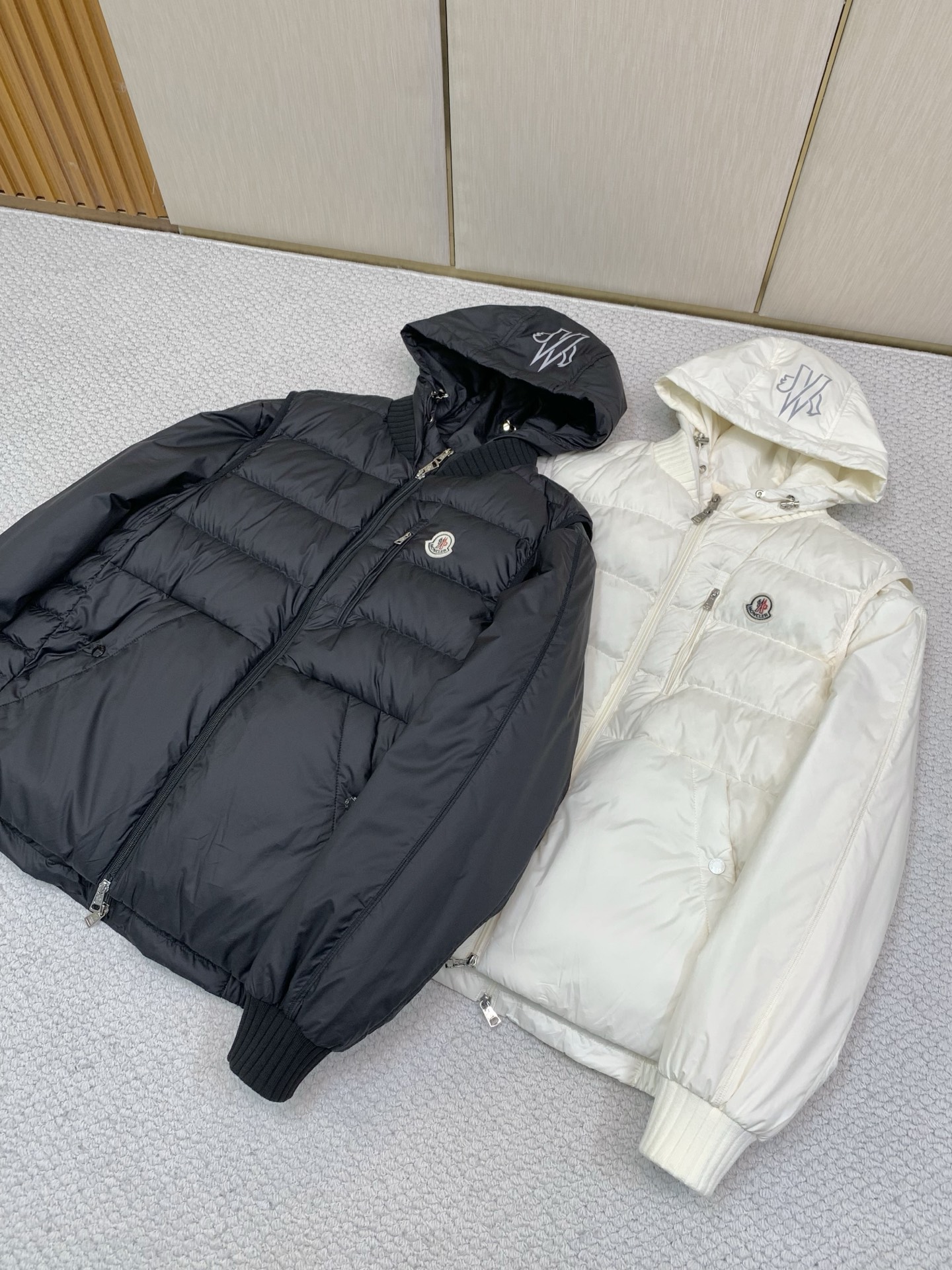 ，Moncler 蒙口，2026冬季最新品，专柜同步有售，原单狠货，时尚休闲两件套羽绒服，上身舒适！吸睛而有亮点，采用进