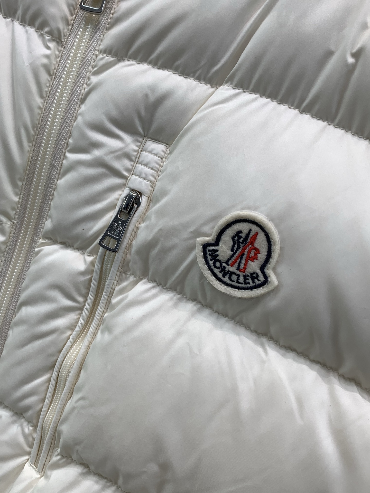 ,Moncler 蒙口,2026冬季最新品,专柜同步有售,原单狠货,时尚休闲两件套羽绒服,上身舒适!吸睛而有亮点,采用进 ,Moncler 蒙口,2026冬季最新品,专柜同步有售,原单狠货,时尚休闲两件套羽绒服,上身舒适!吸睛而有亮点,采用进