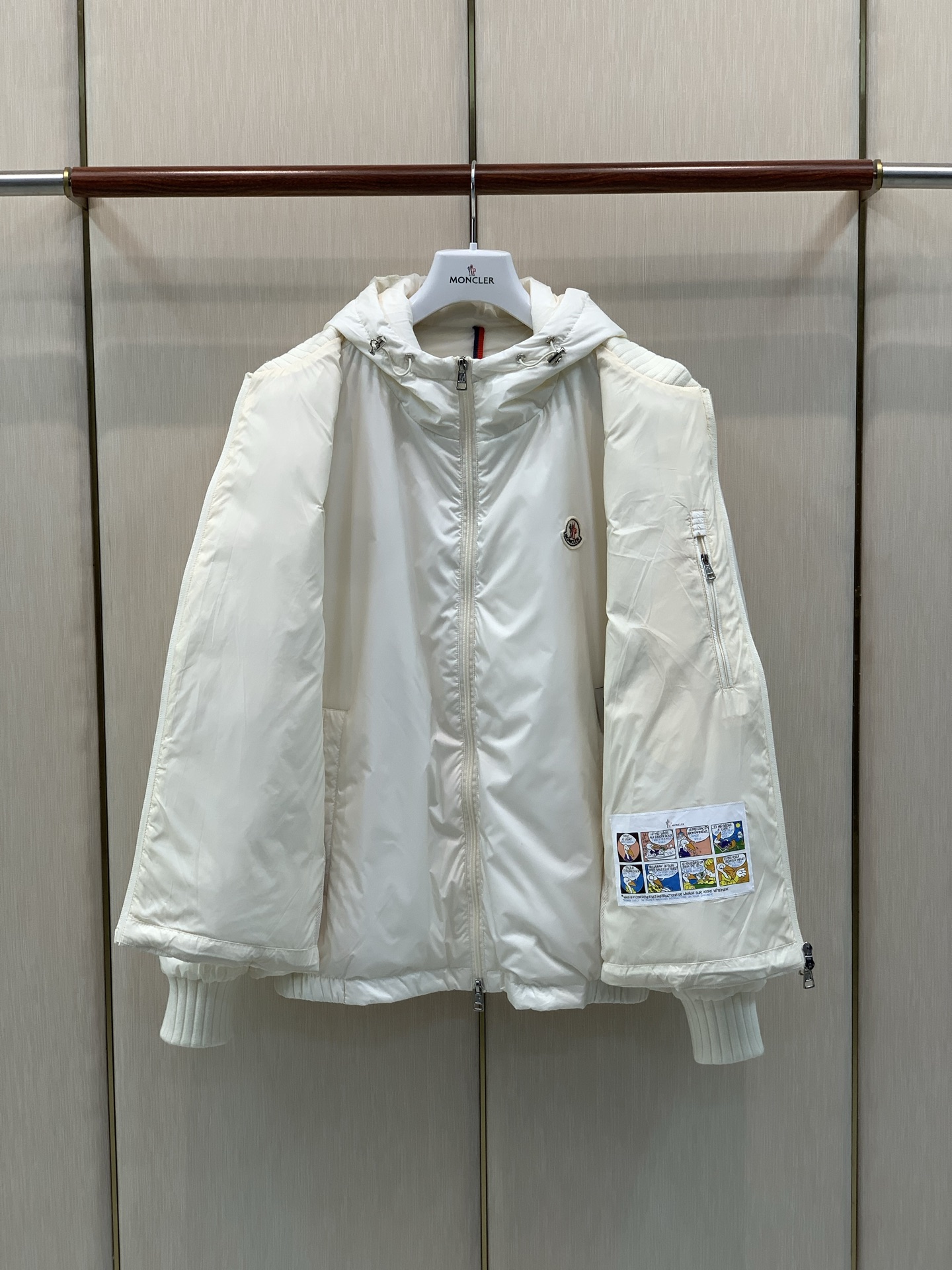 ,Moncler 蒙口,2026冬季最新品,专柜同步有售,原单狠货,时尚休闲两件套羽绒服,上身舒适!吸睛而有亮点,采用进 ,Moncler 蒙口,2026冬季最新品,专柜同步有售,原单狠货,时尚休闲两件套羽绒服,上身舒适!吸睛而有亮点,采用进