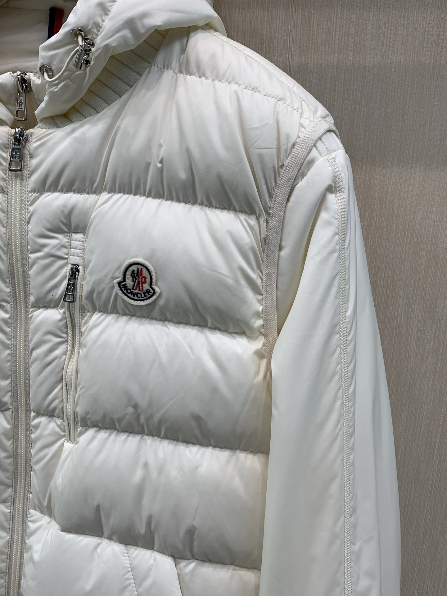 ,Moncler 蒙口,2026冬季最新品,专柜同步有售,原单狠货,时尚休闲两件套羽绒服,上身舒适!吸睛而有亮点,采用进 ,Moncler 蒙口,2026冬季最新品,专柜同步有售,原单狠货,时尚休闲两件套羽绒服,上身舒适!吸睛而有亮点,采用进