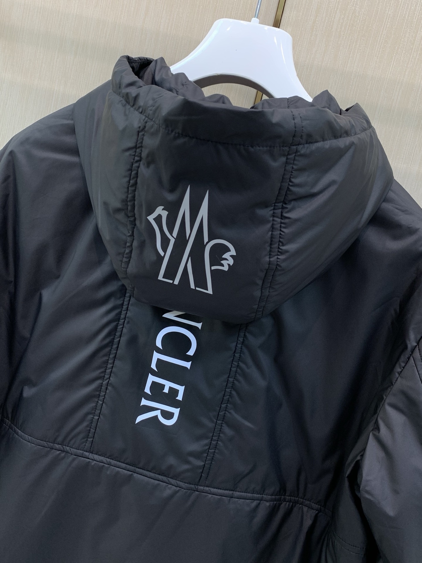 ，Moncler 蒙口，2026冬季最新品，专柜同步有售，原单狠货，时尚休闲两件套羽绒服，上身舒适！吸睛而有亮点，采用进