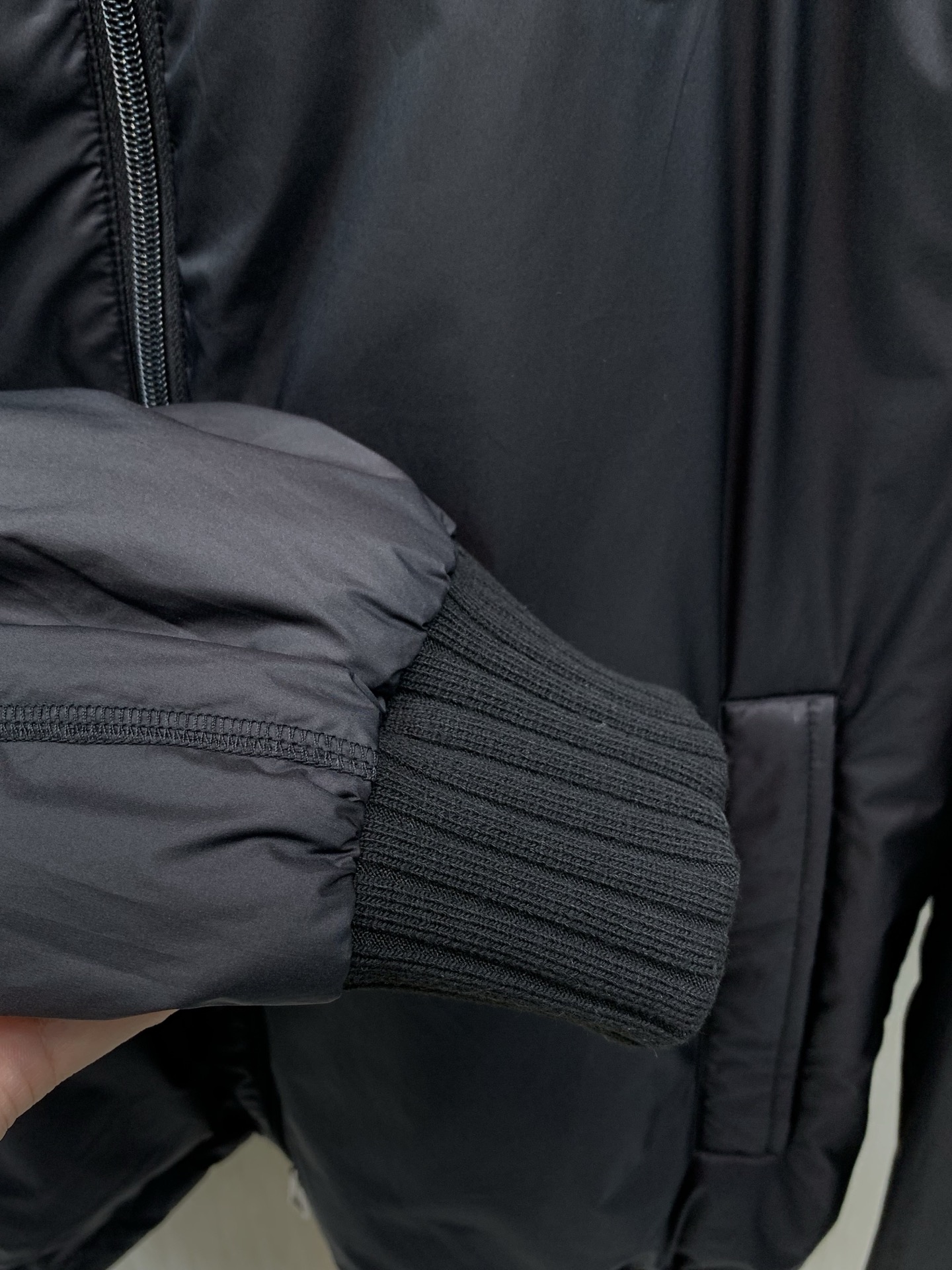 ，Moncler 蒙口，2026冬季最新品，专柜同步有售，原单狠货，时尚休闲两件套羽绒服，上身舒适！吸睛而有亮点，采用进