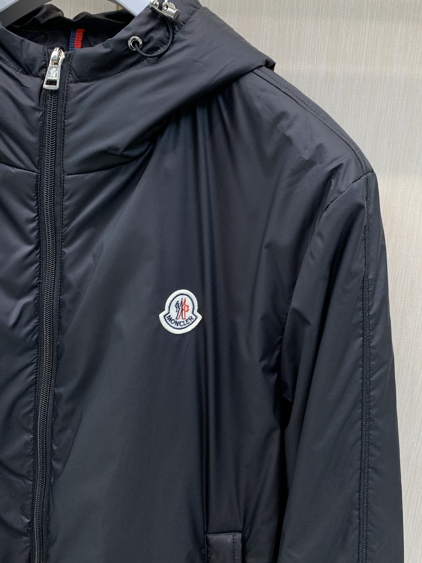 ，Moncler 蒙口，2026冬季最新品，专柜同步有售，原单狠货，时尚休闲两件套羽绒服，上身舒适！吸睛而有亮点，采用进