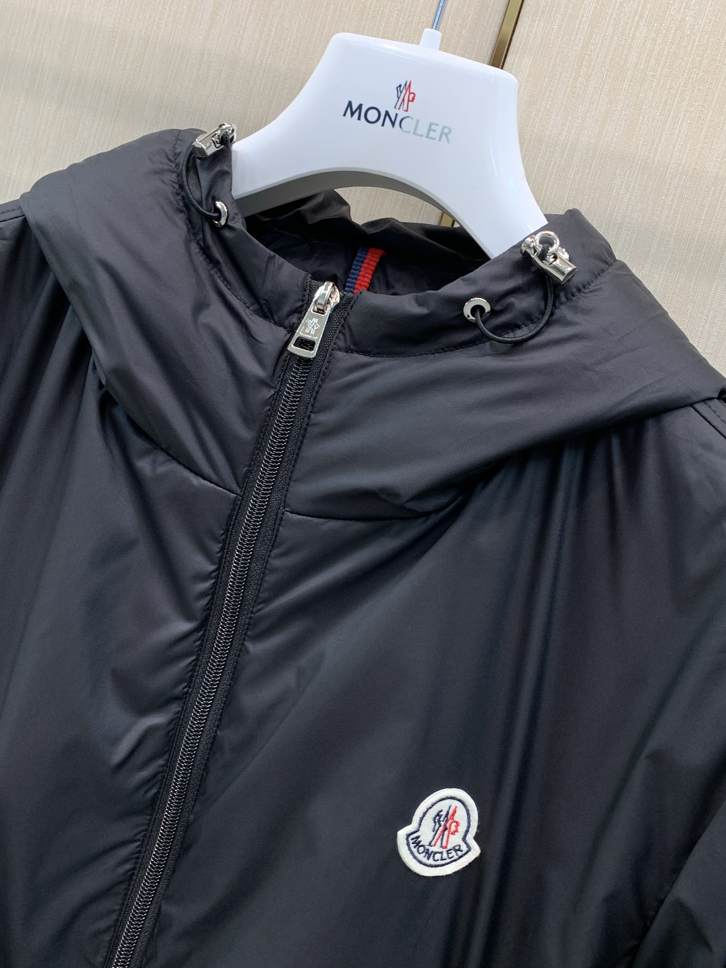 ，Moncler 蒙口，2026冬季最新品，专柜同步有售，原单狠货，时尚休闲两件套羽绒服，上身舒适！吸睛而有亮点，采用进