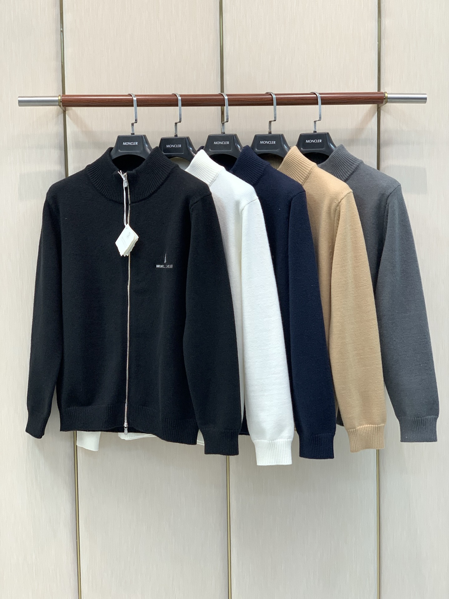 ，BRUNELLO CUCINELLI 意大利神狮，2026冬季最新品，专柜同步有售，原单狠货，时尚休闲翻领针织开衫毛衣