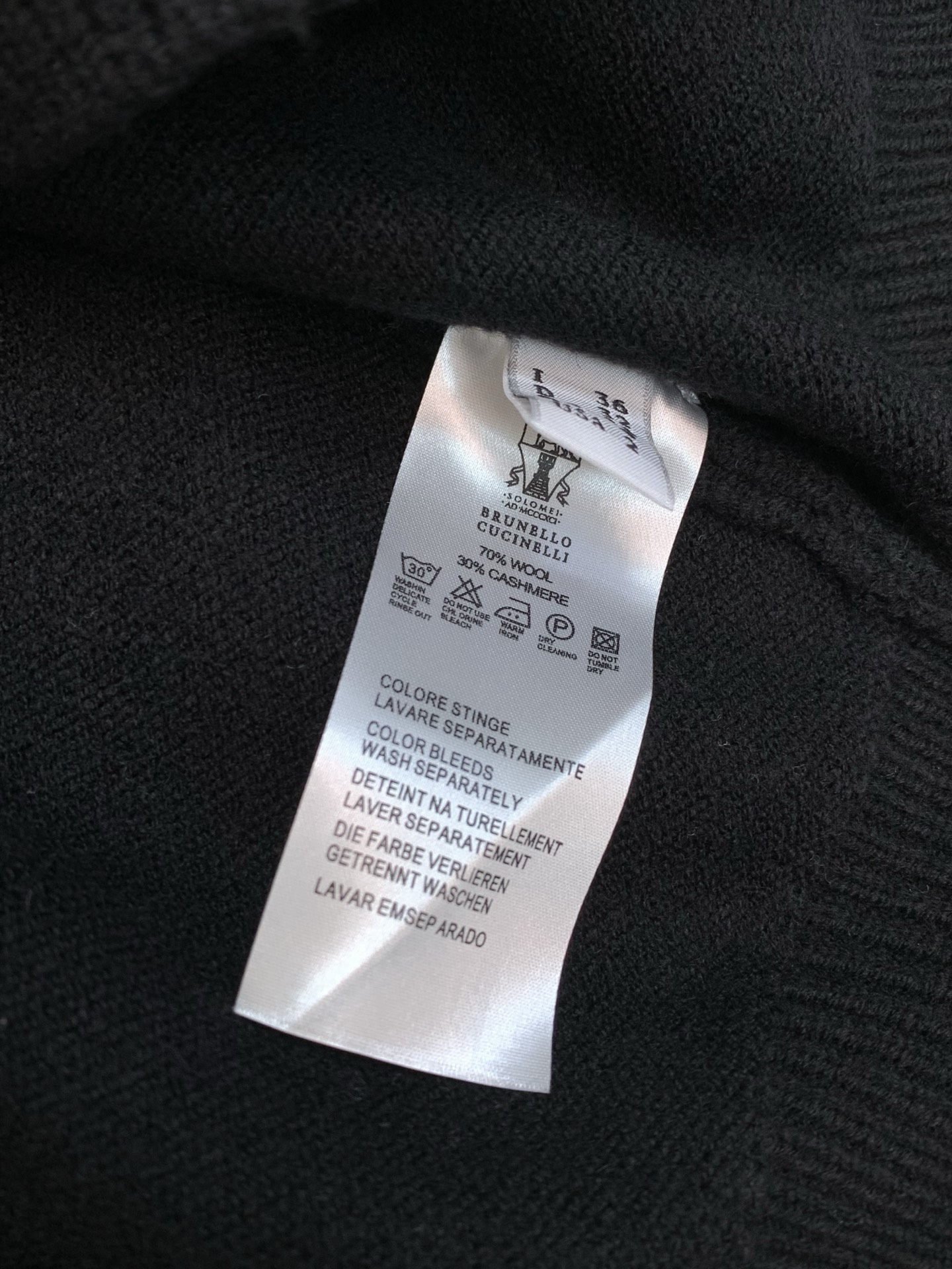 ，BRUNELLO CUCINELLI 意大利神狮，2026冬季最新品，专柜同步有售，原单狠货，时尚休闲翻领针织开衫毛衣