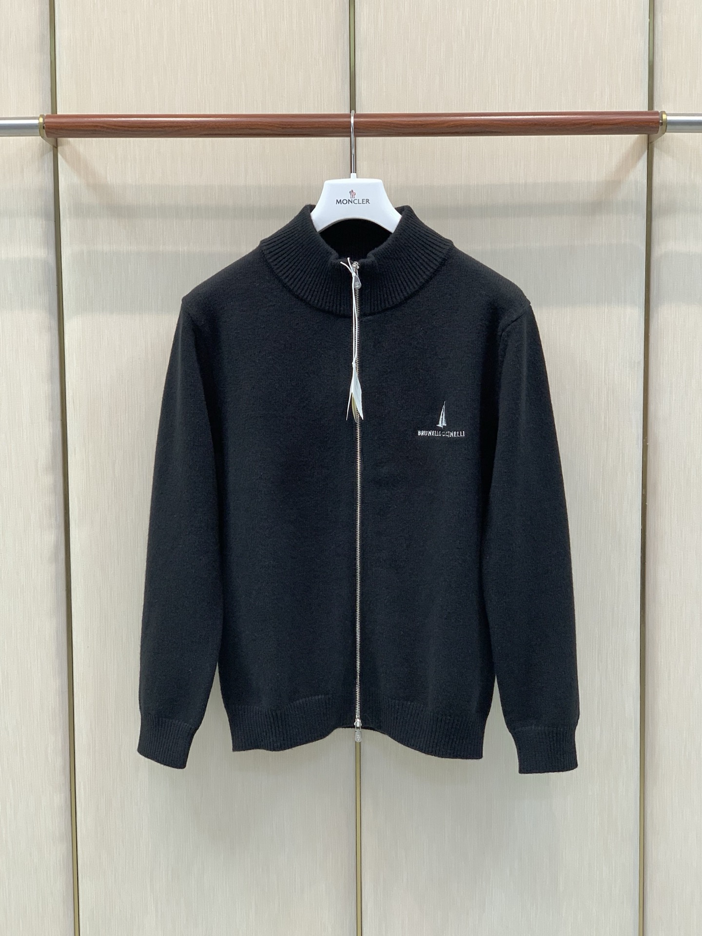 ，BRUNELLO CUCINELLI 意大利神狮，2026冬季最新品，专柜同步有售，原单狠货，时尚休闲翻领针织开衫毛衣