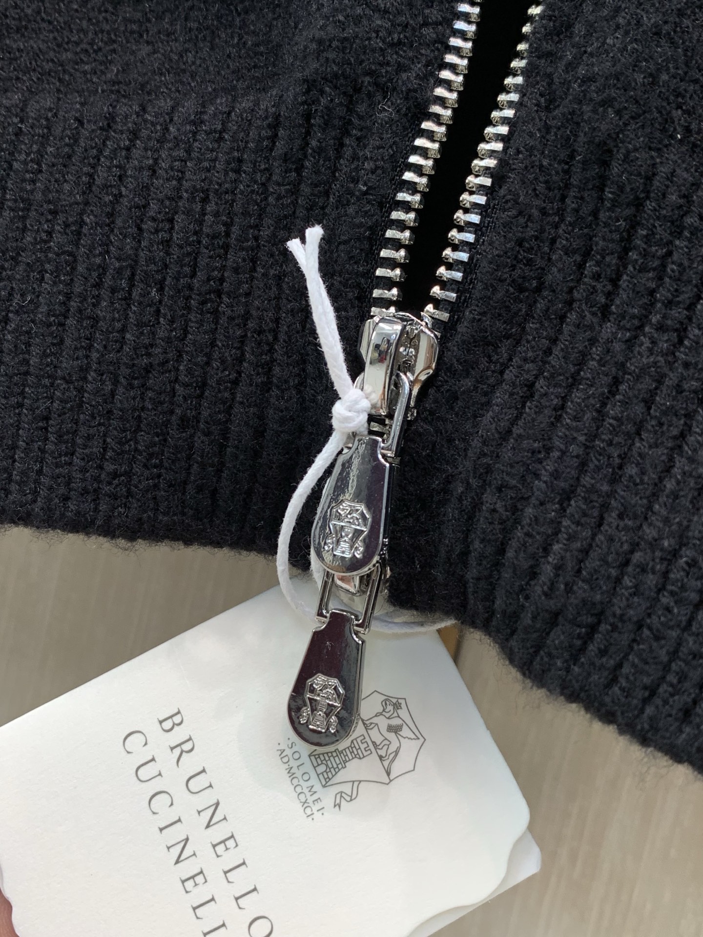 ，BRUNELLO CUCINELLI 意大利神狮，2026冬季最新品，专柜同步有售，原单狠货，时尚休闲翻领针织开衫毛衣