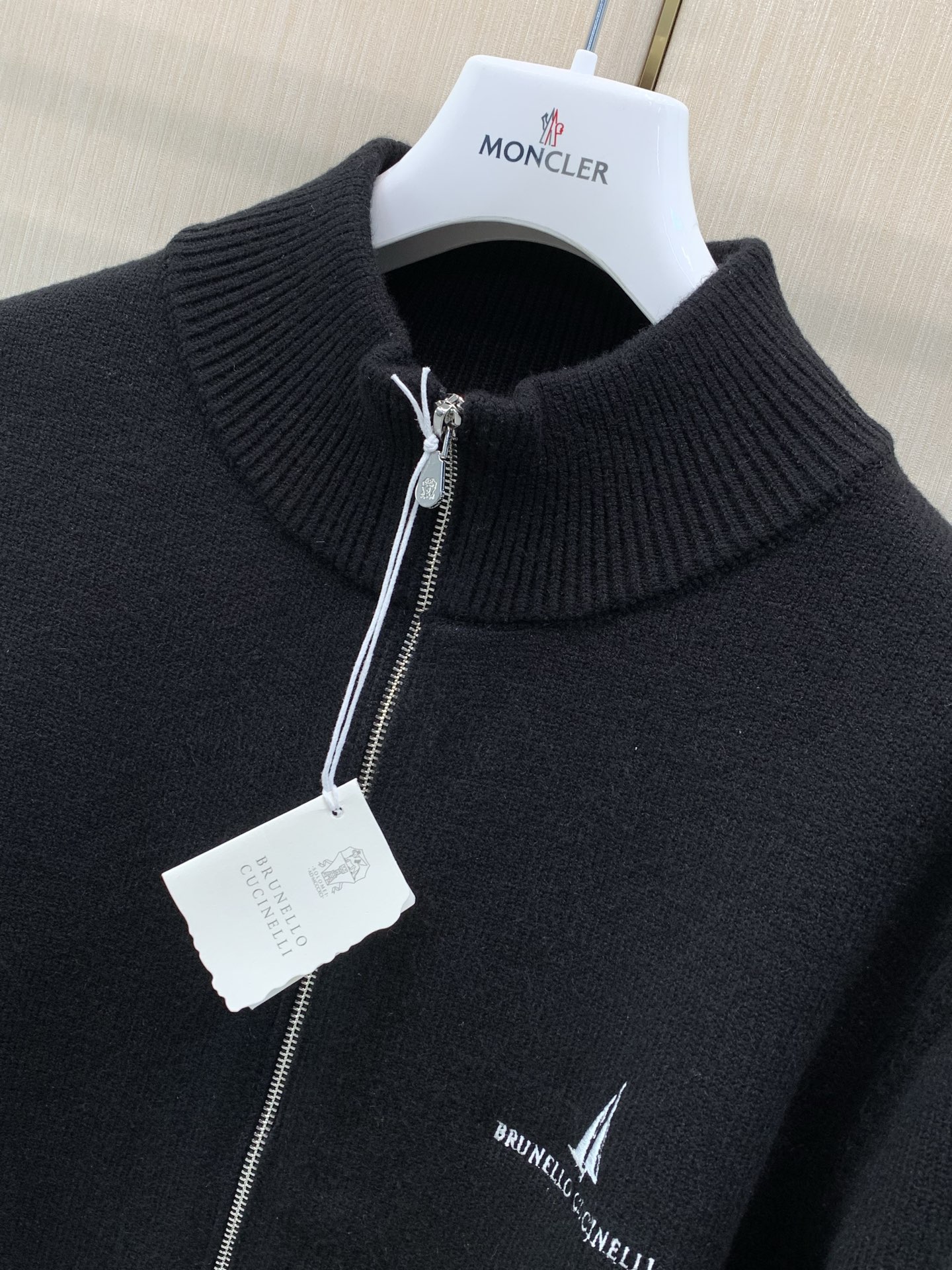 ，BRUNELLO CUCINELLI 意大利神狮，2026冬季最新品，专柜同步有售，原单狠货，时尚休闲翻领针织开衫毛衣