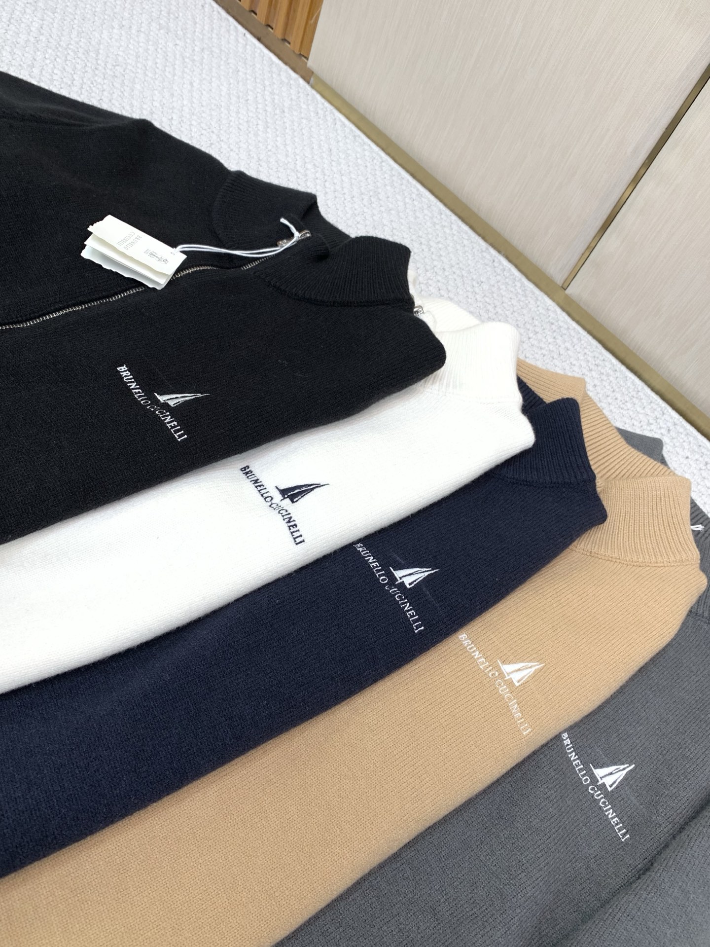 ，BRUNELLO CUCINELLI 意大利神狮，2026冬季最新品，专柜同步有售，原单狠货，时尚休闲翻领针织开衫毛衣