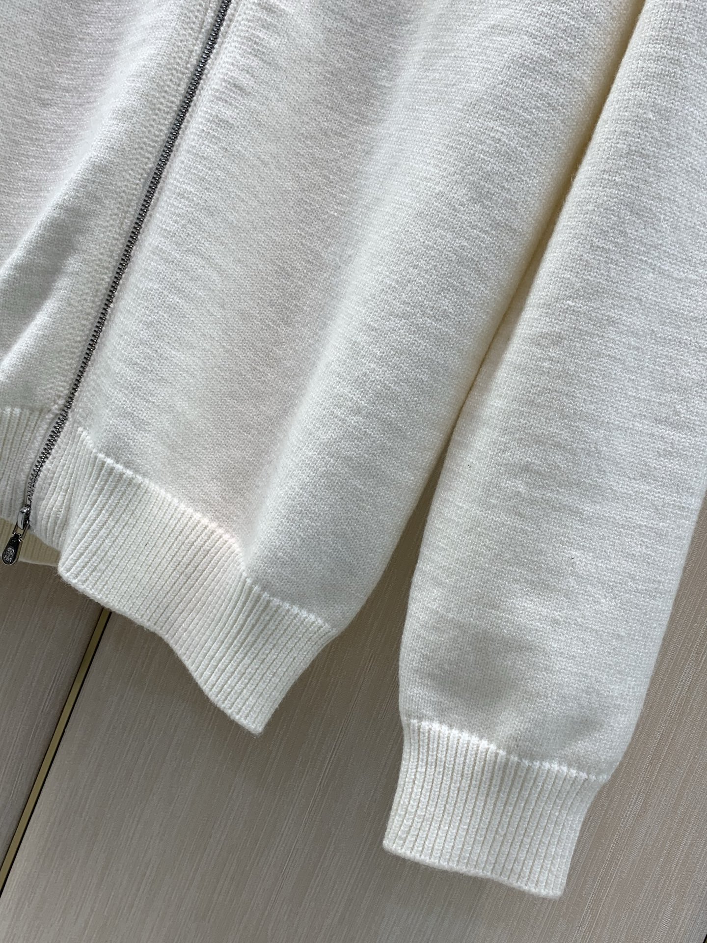 ，BRUNELLO CUCINELLI 意大利神狮，2026冬季最新品，专柜同步有售，原单狠货，时尚休闲翻领针织开衫毛衣