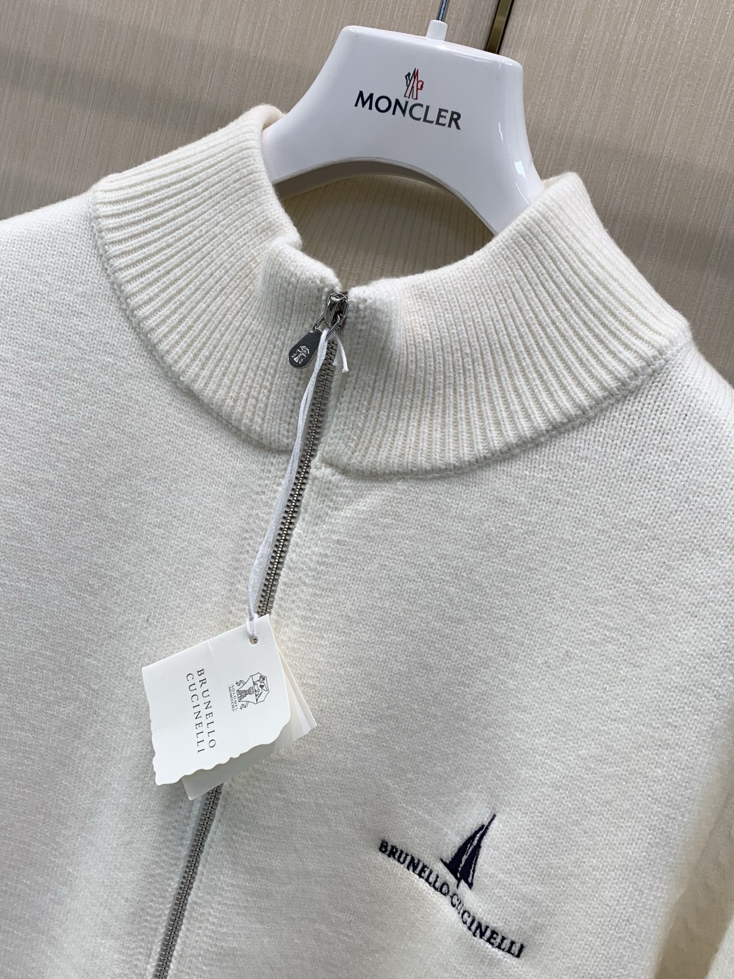 ，BRUNELLO CUCINELLI 意大利神狮，2026冬季最新品，专柜同步有售，原单狠货，时尚休闲翻领针织开衫毛衣