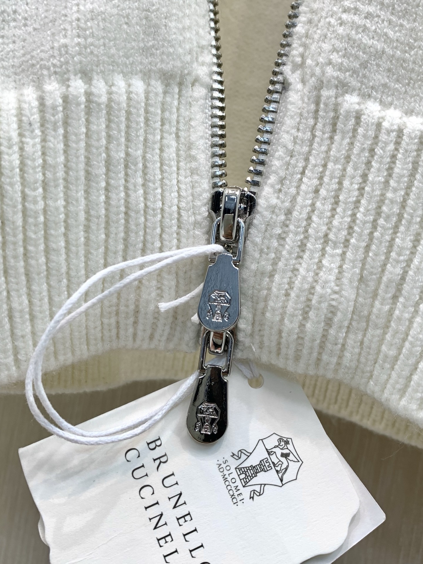 ，BRUNELLO CUCINELLI 意大利神狮，2026冬季最新品，专柜同步有售，原单狠货，时尚休闲翻领针织开衫毛衣