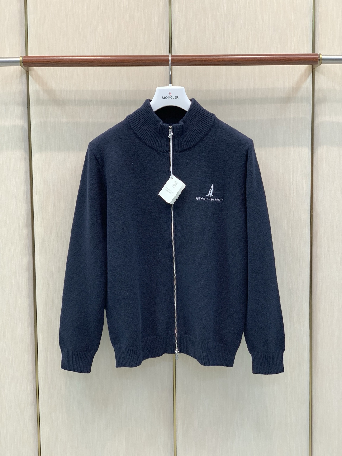 ，BRUNELLO CUCINELLI 意大利神狮，2026冬季最新品，专柜同步有售，原单狠货，时尚休闲翻领针织开衫毛衣