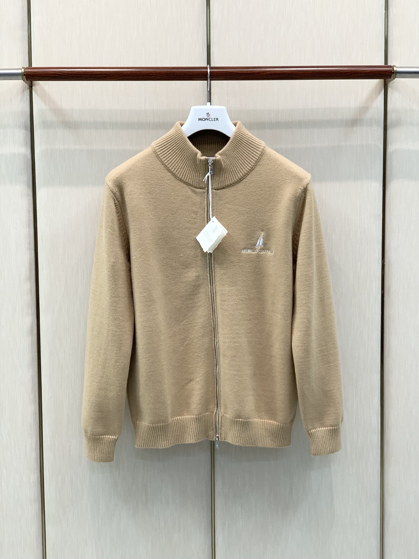 ，BRUNELLO CUCINELLI 意大利神狮，2026冬季最新品，专柜同步有售，原单狠货，时尚休闲翻领针织开衫毛衣