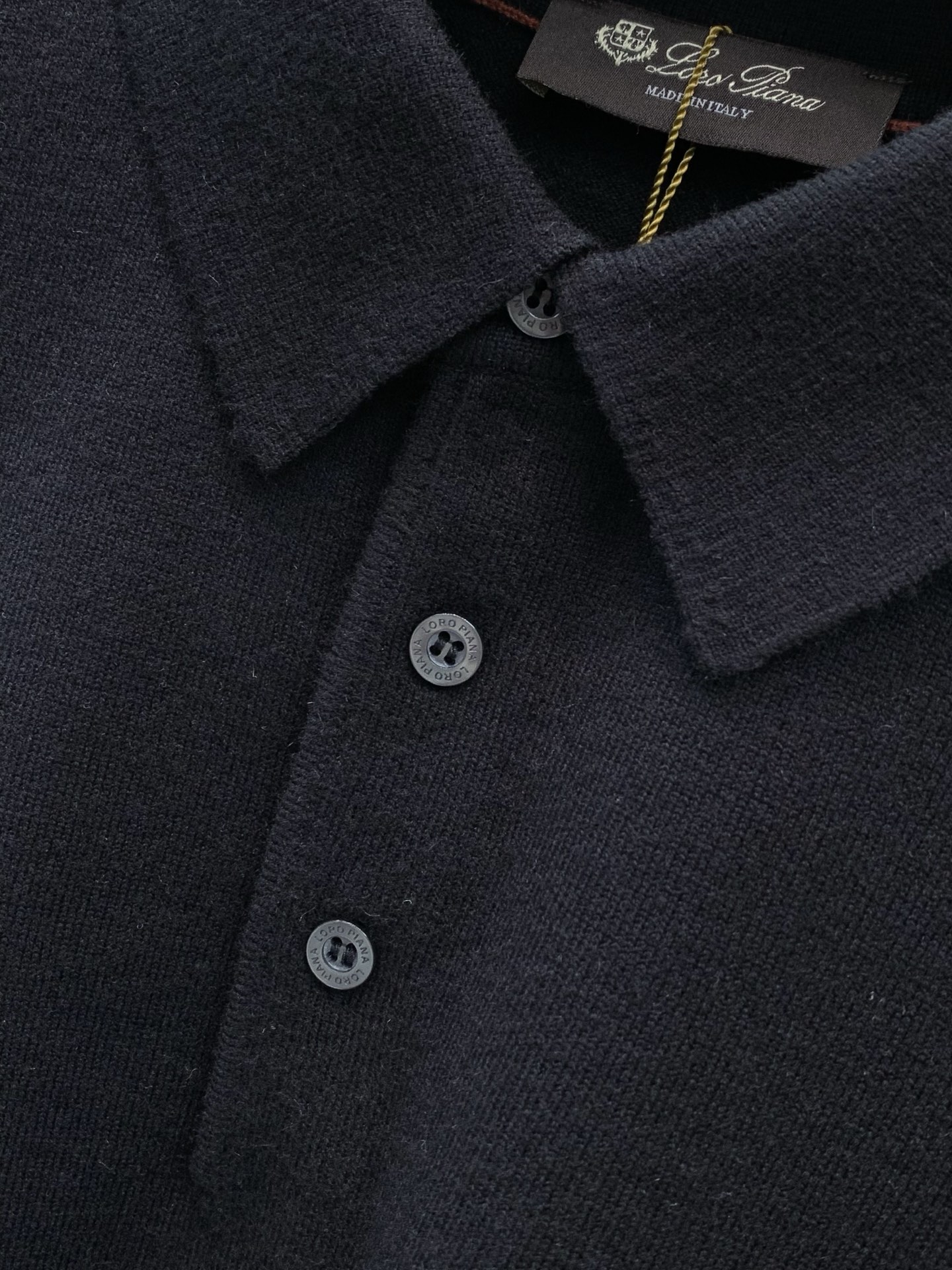 ，Loro Piana(Loro Piana )，2026冬季最新品，专柜同步有售，原单狠货，时尚休闲翻领长袖针织毛衣，