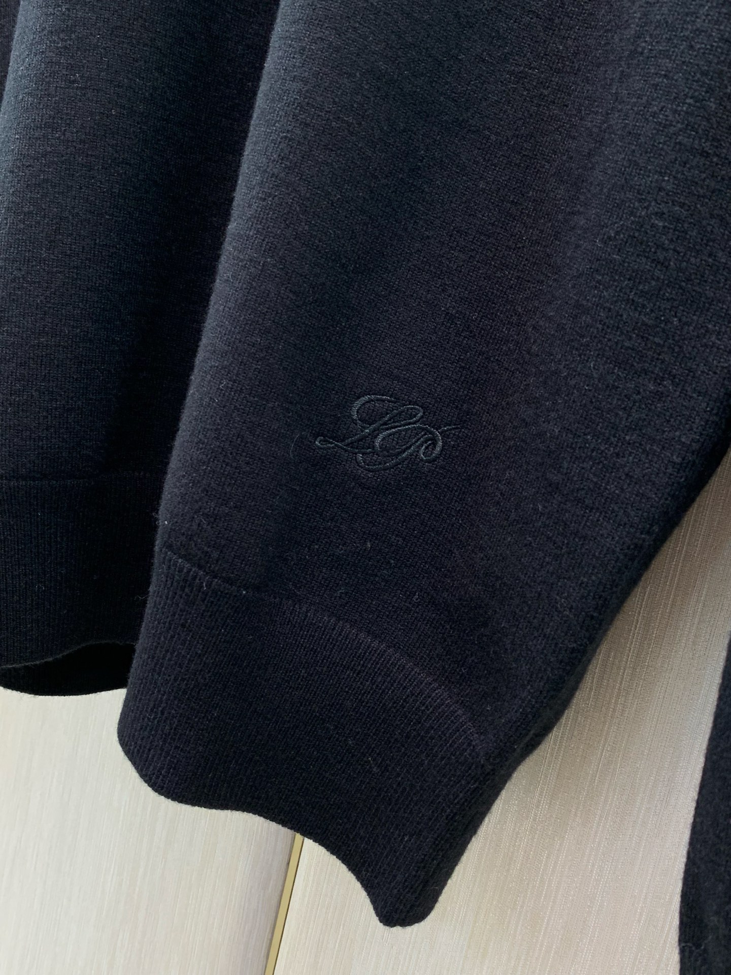 ，Loro Piana(Loro Piana )，2026冬季最新品，专柜同步有售，原单狠货，时尚休闲翻领长袖针织毛衣，