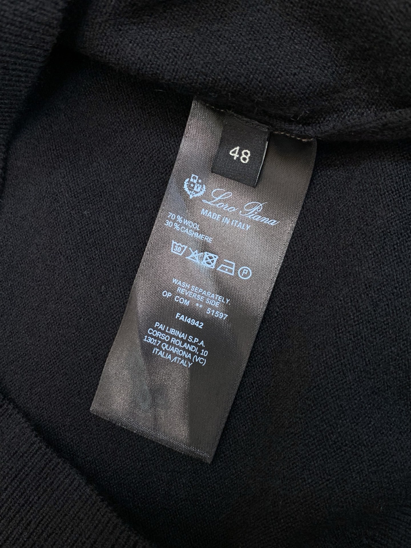 ，Loro Piana(Loro Piana )，2026冬季最新品，专柜同步有售，原单狠货，时尚休闲翻领长袖针织毛衣，