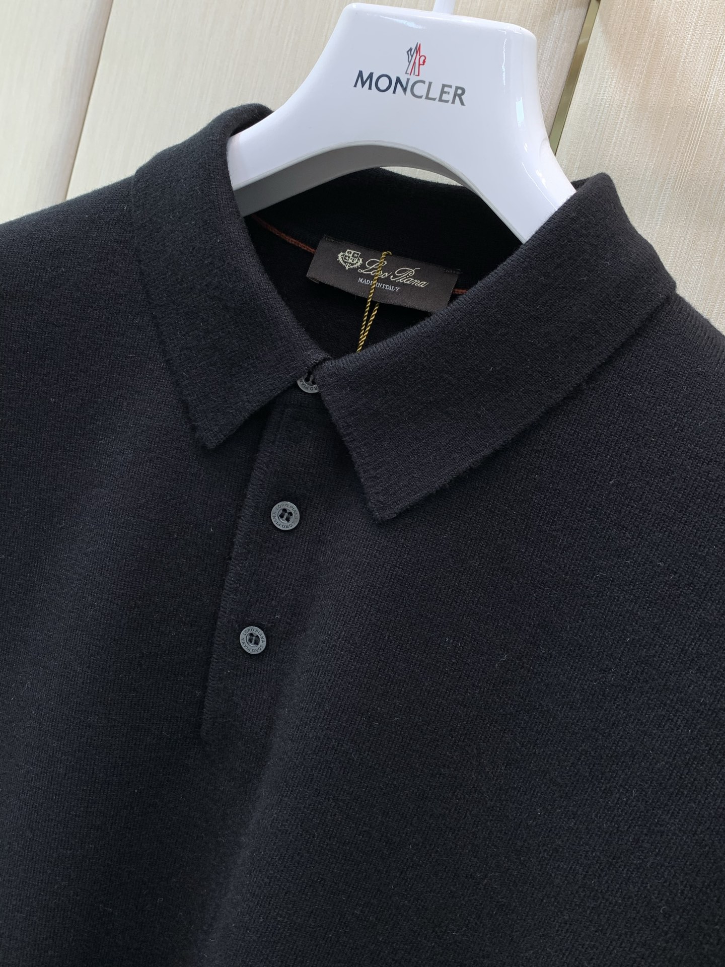 ，Loro Piana(Loro Piana )，2026冬季最新品，专柜同步有售，原单狠货，时尚休闲翻领长袖针织毛衣，