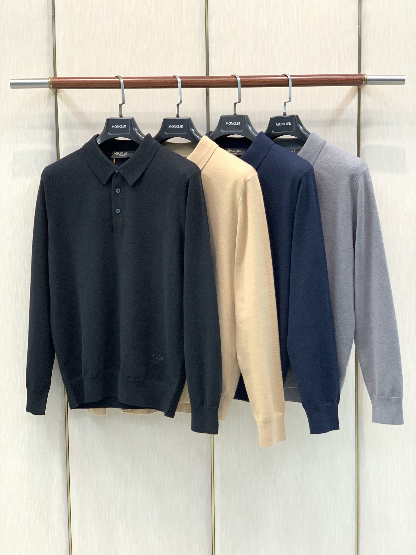 ，Loro Piana(Loro Piana )，2026冬季最新品，专柜同步有售，原单狠货，时尚休闲翻领长袖针织毛衣，