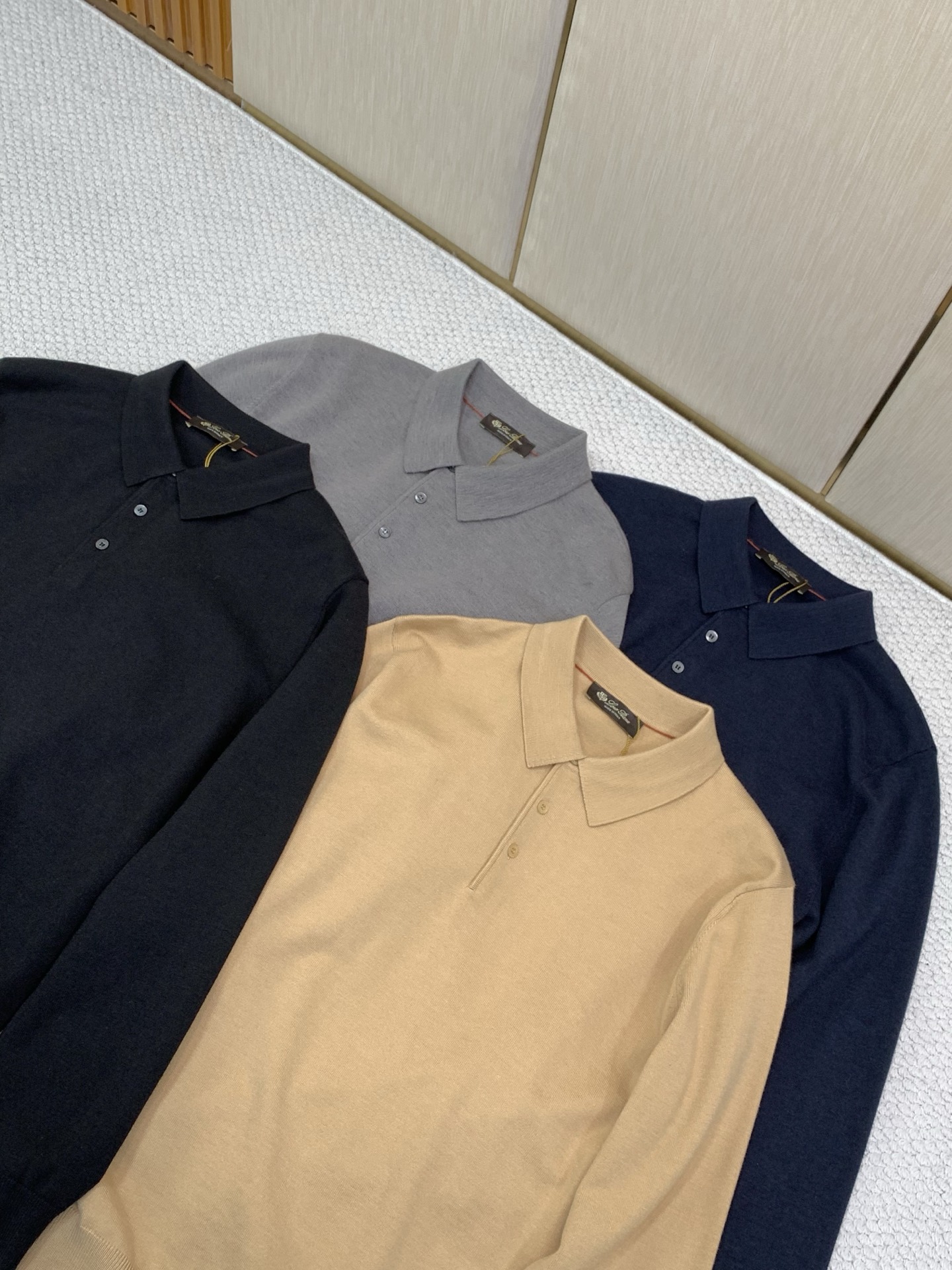 ，Loro Piana(Loro Piana )，2026冬季最新品，专柜同步有售，原单狠货，时尚休闲翻领长袖针织毛衣，