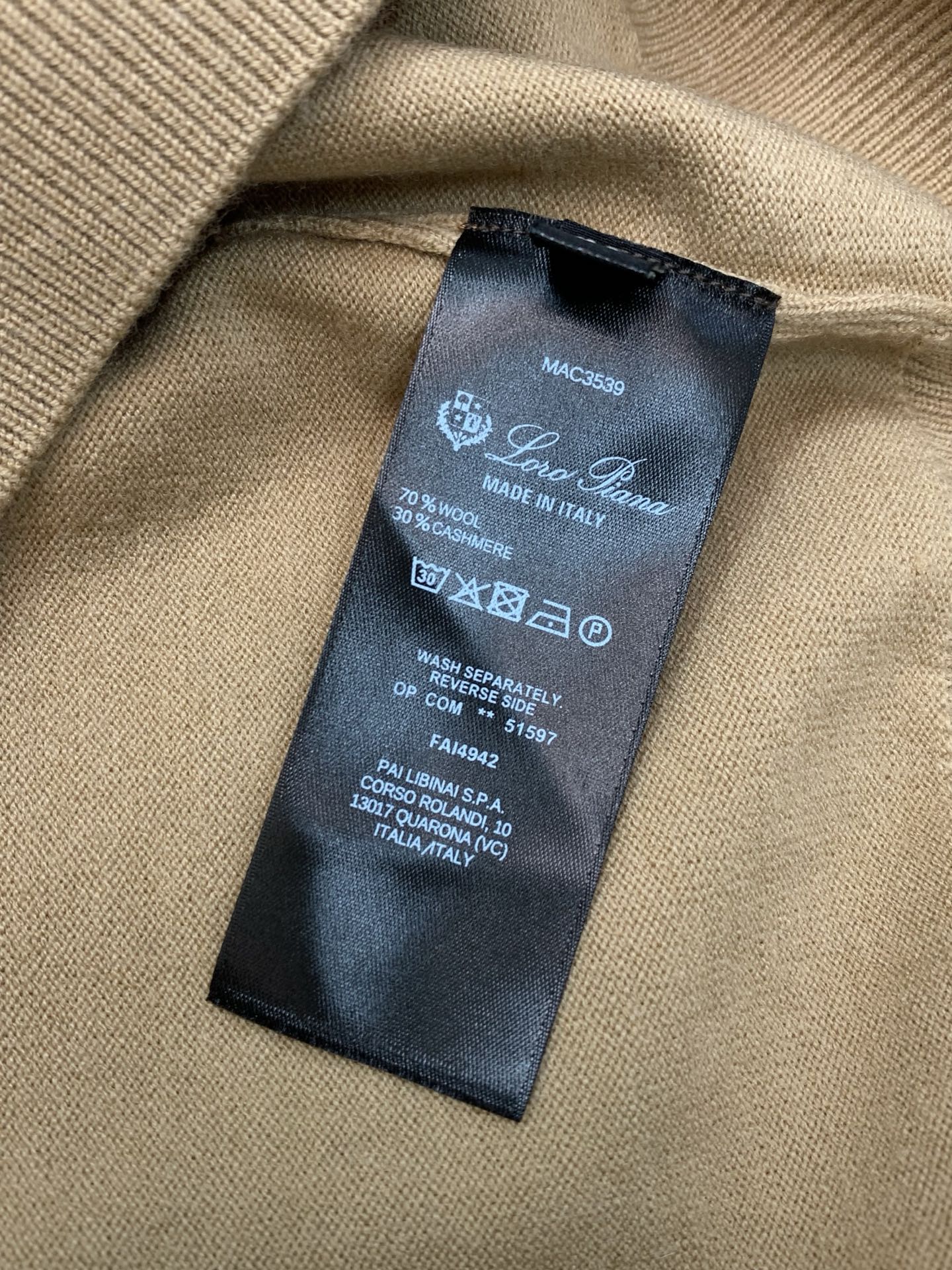 ,Loro Piana(Loro Piana ),2026冬季最新品,专柜同步有售,原单狠货,时尚休闲翻领长袖针织毛衣, ,Loro Piana(Loro Piana ),2026冬季最新品,专柜同步有售,原单狠货,时尚休闲翻领长袖针织毛衣,