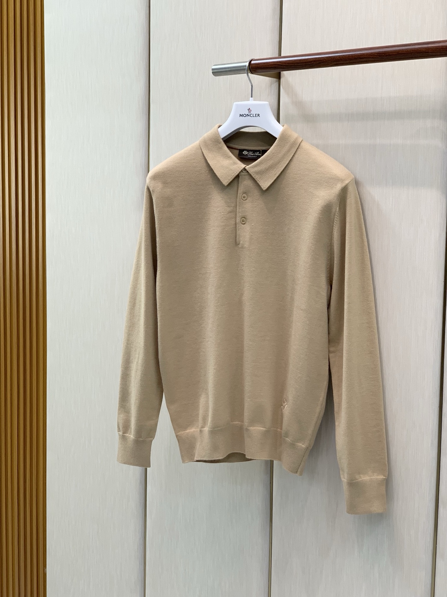 ，Loro Piana(Loro Piana )，2026冬季最新品，专柜同步有售，原单狠货，时尚休闲翻领长袖针织毛衣，