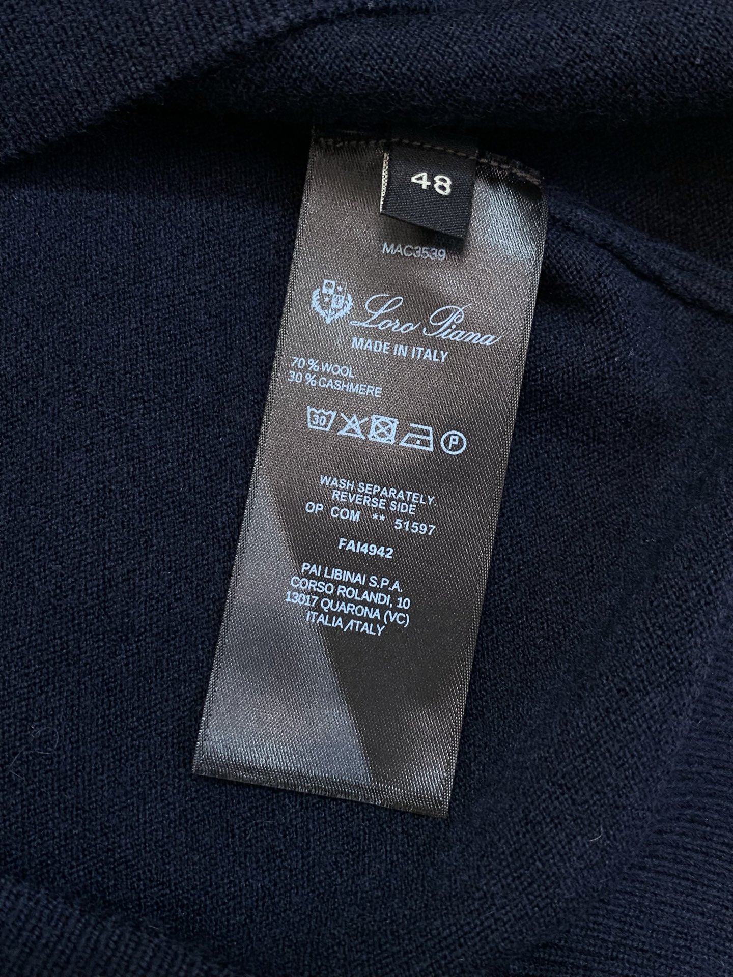 ，Loro Piana(Loro Piana )，2026冬季最新品，专柜同步有售，原单狠货，时尚休闲翻领长袖针织毛衣，