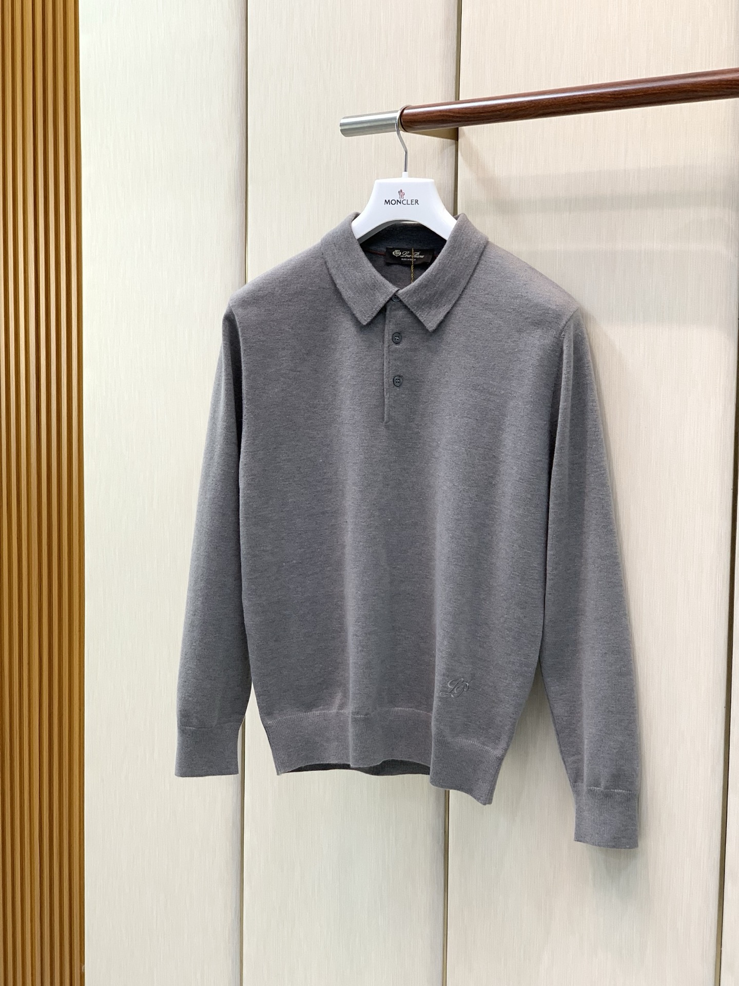 ，Loro Piana(Loro Piana )，2026冬季最新品，专柜同步有售，原单狠货，时尚休闲翻领长袖针织毛衣，