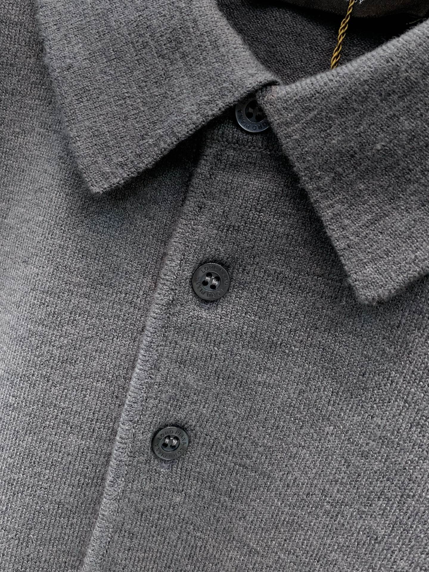，Loro Piana(Loro Piana )，2026冬季最新品，专柜同步有售，原单狠货，时尚休闲翻领长袖针织毛衣，