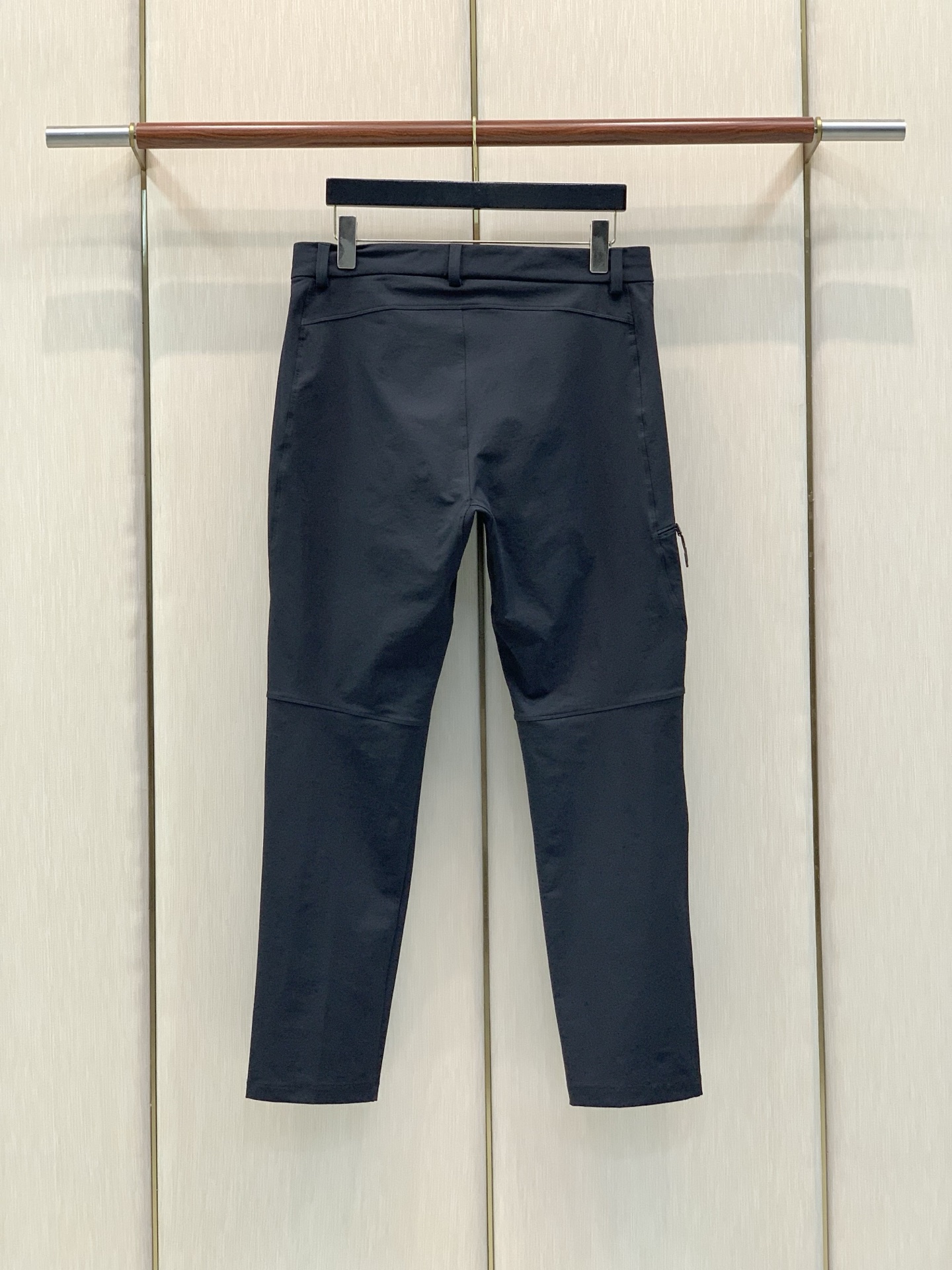 ，ARCTERYX 始祖鸟，2026秋季新品，时尚休闲裤，专柜同步有售，原单狠货，采用进口原版面料，顶级印花工艺字母图案