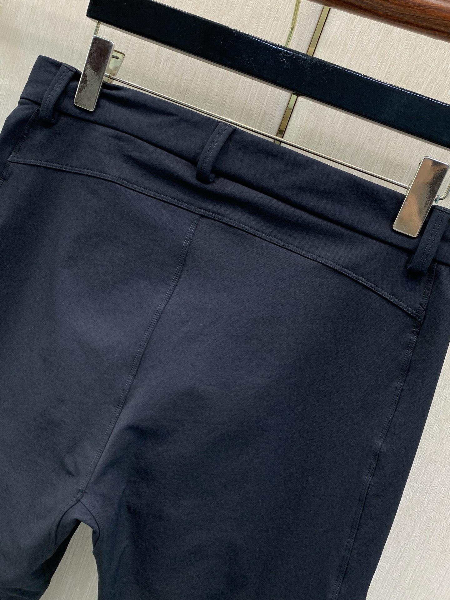 ，ARCTERYX 始祖鸟，2026秋季新品，时尚休闲裤，专柜同步有售，原单狠货，采用进口原版面料，顶级印花工艺字母图案