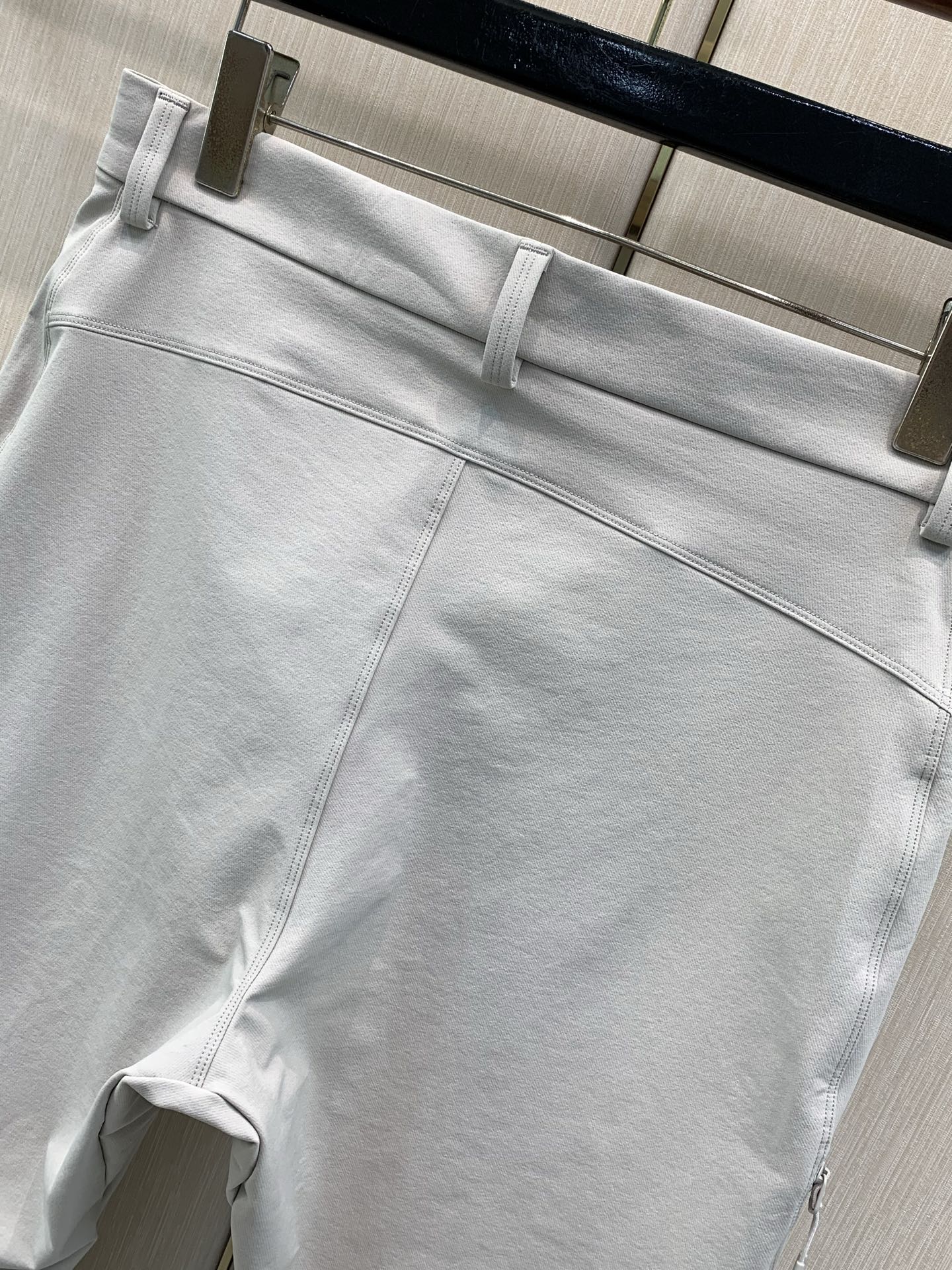 ，ARCTERYX 始祖鸟，2026秋季新品，时尚休闲裤，专柜同步有售，原单狠货，采用进口原版面料，顶级印花工艺字母图案
