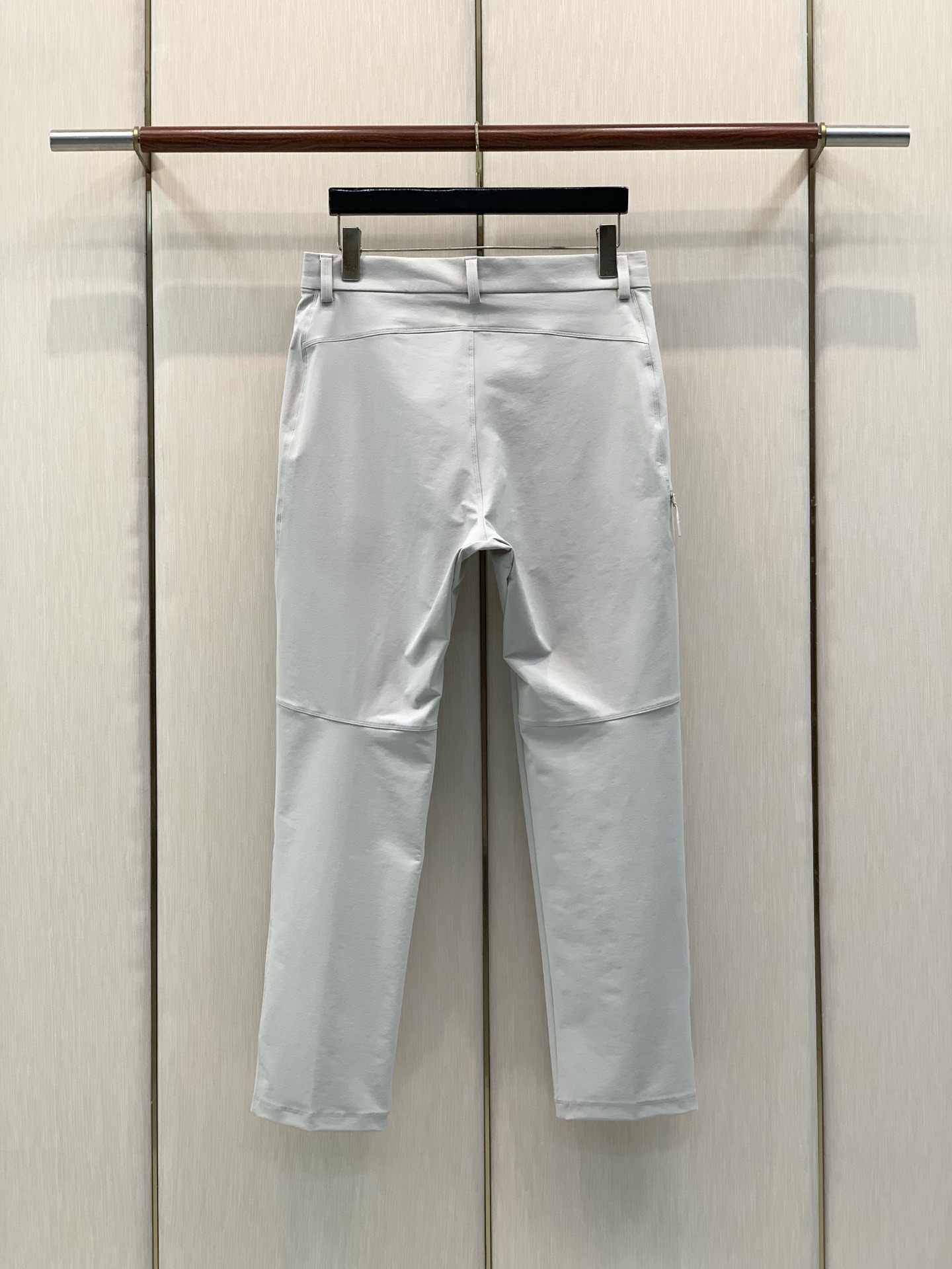 ，ARCTERYX 始祖鸟，2026秋季新品，时尚休闲裤，专柜同步有售，原单狠货，采用进口原版面料，顶级印花工艺字母图案