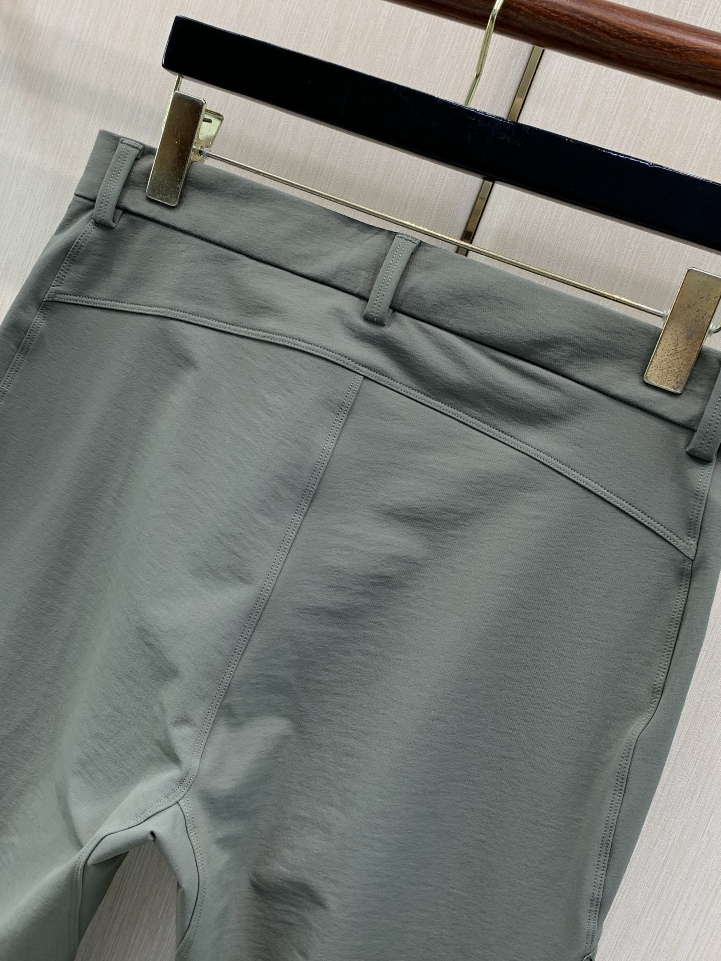 ，ARCTERYX 始祖鸟，2026秋季新品，时尚休闲裤，专柜同步有售，原单狠货，采用进口原版面料，顶级印花工艺字母图案