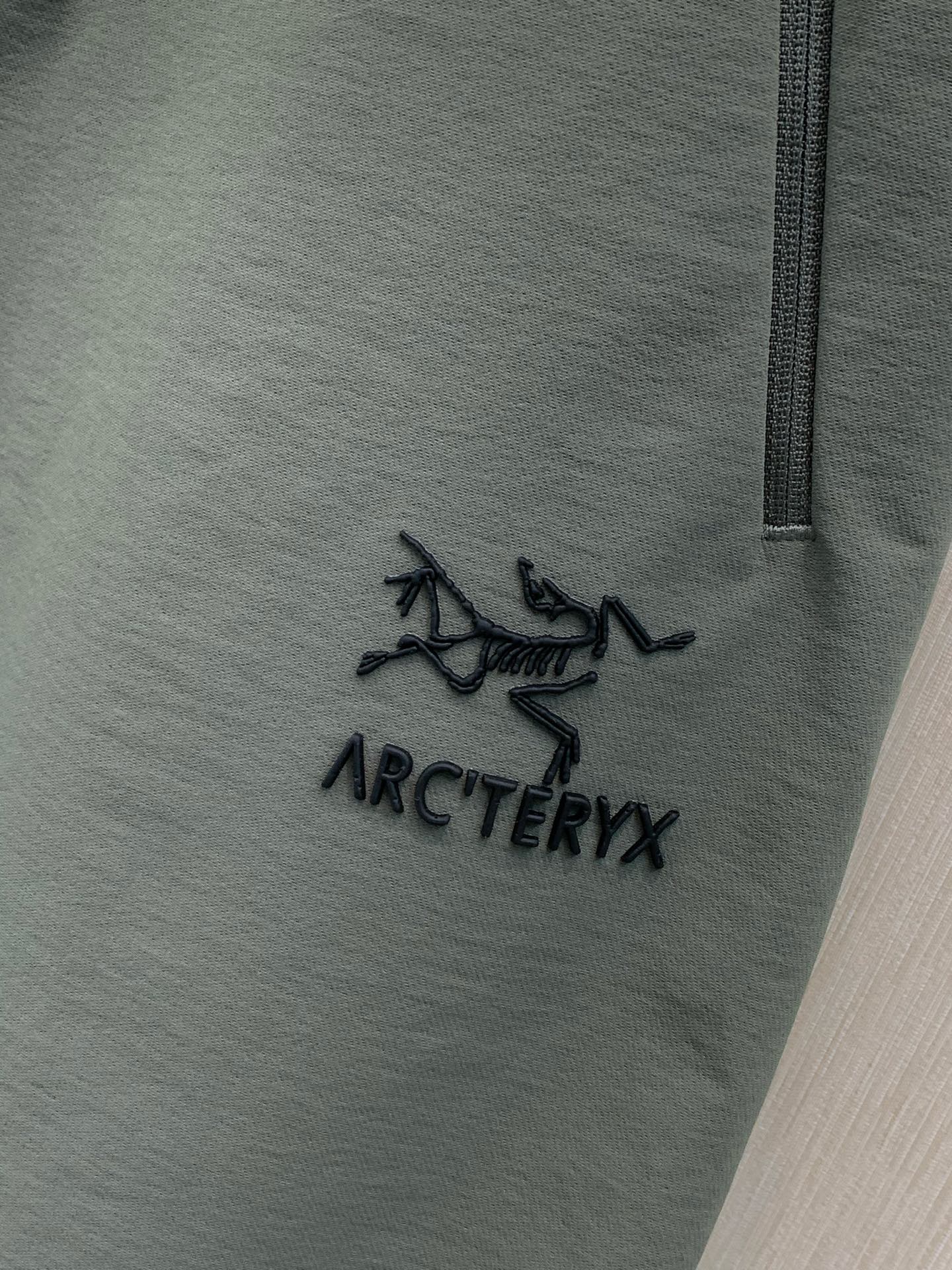 ，ARCTERYX 始祖鸟，2026秋季新品，时尚休闲裤，专柜同步有售，原单狠货，采用进口原版面料，顶级印花工艺字母图案