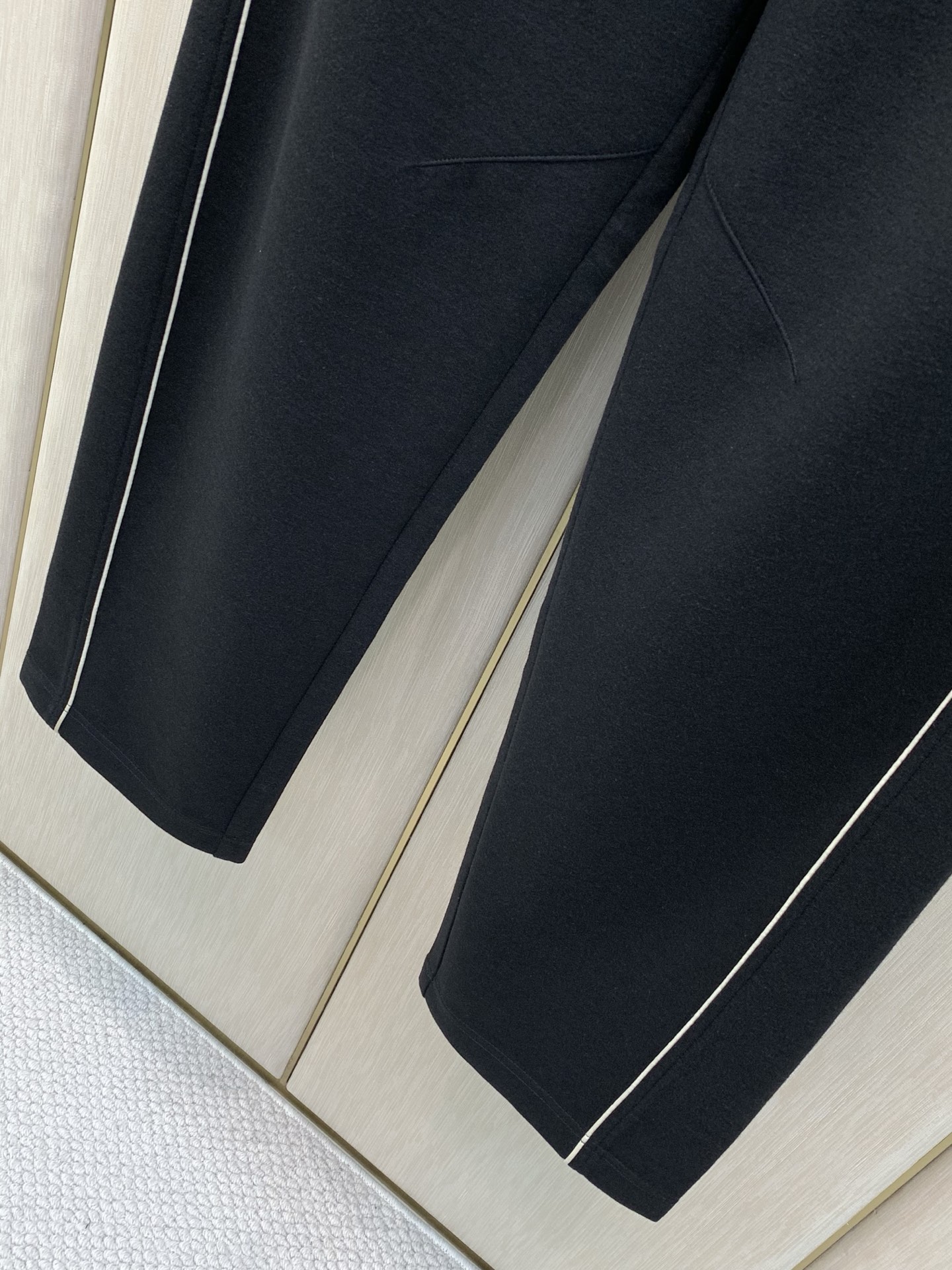 ，GUCCI 古驰，2026秋季最新品，专柜同步有售，原单狠货，时尚休闲裤，进口原版面料，舒适透气，独特设计风格，顶级刺