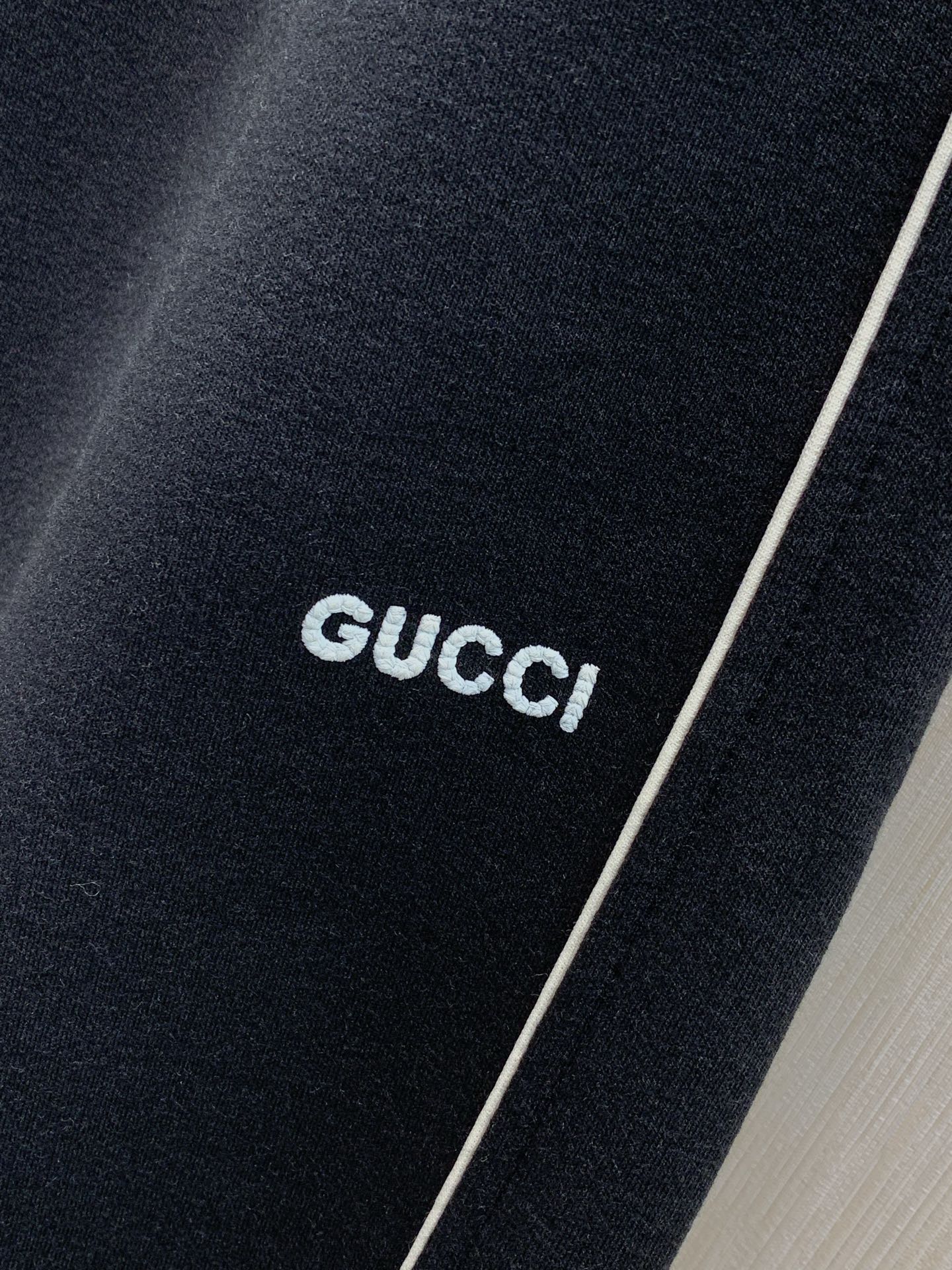 ，GUCCI 古驰，2026秋季最新品，专柜同步有售，原单狠货，时尚休闲裤，进口原版面料，舒适透气，独特设计风格，顶级刺