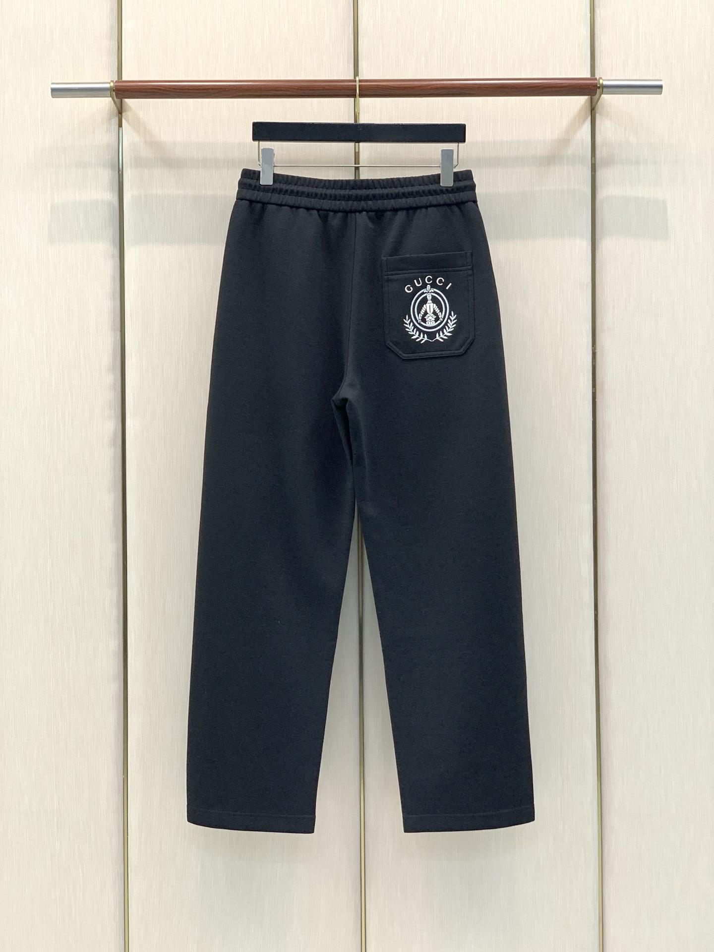 ，GUCCI 古驰，2026秋季最新品，专柜同步有售，原单狠货，时尚休闲裤，进口原版面料，舒适透气，独特设计风格，顶级刺