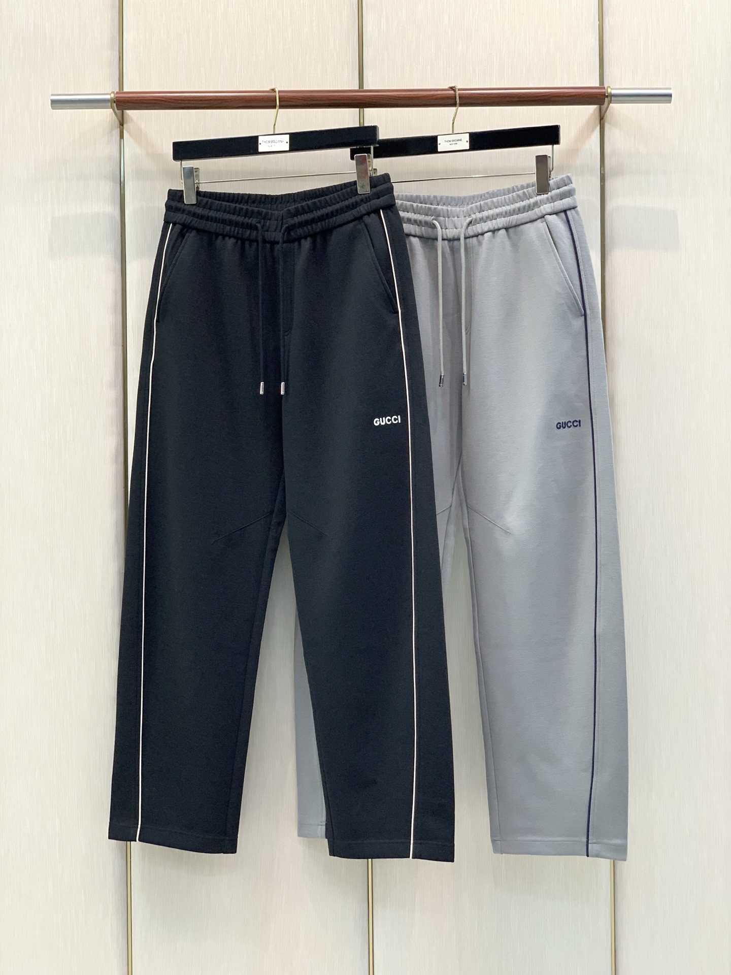 ，GUCCI 古驰，2026秋季最新品，专柜同步有售，原单狠货，时尚休闲裤，进口原版面料，舒适透气，独特设计风格，顶级刺