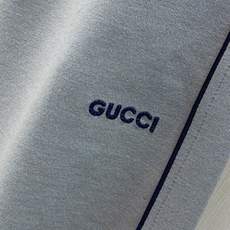 ,GUCCI 古驰,2026秋季最新品,专柜同步有售,原单狠货,时尚休闲裤,进口原版面料,舒适透气,独特设计风格,顶级刺 ,GUCCI 古驰,2026秋季最新品,专柜同步有售,原单狠货,时尚休闲裤,进口原版面料,舒适透气,独特设计风格,顶级刺