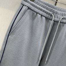 ,GUCCI 古驰,2026秋季最新品,专柜同步有售,原单狠货,时尚休闲裤,进口原版面料,舒适透气,独特设计风格,顶级刺 ,GUCCI 古驰,2026秋季最新品,专柜同步有售,原单狠货,时尚休闲裤,进口原版面料,舒适透气,独特设计风格,顶级刺