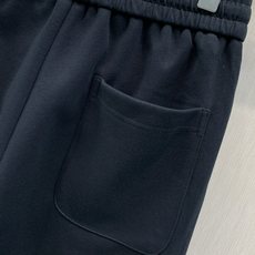 ,Moncler 蒙口,2026春秋最新品,专柜同步有售,原单狠货,时尚休闲裤,采用进口原版面料,顶级压胶工艺字母图案l ,Moncler 蒙口,2026春秋最新品,专柜同步有售,原单狠货,时尚休闲裤,采用进口原版面料,顶级压胶工艺字母图案l