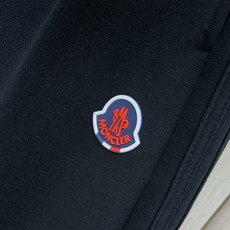 ,Moncler 蒙口,2026春秋最新品,专柜同步有售,原单狠货,时尚休闲裤,采用进口原版面料,顶级压胶工艺字母图案l ,Moncler 蒙口,2026春秋最新品,专柜同步有售,原单狠货,时尚休闲裤,采用进口原版面料,顶级压胶工艺字母图案l
