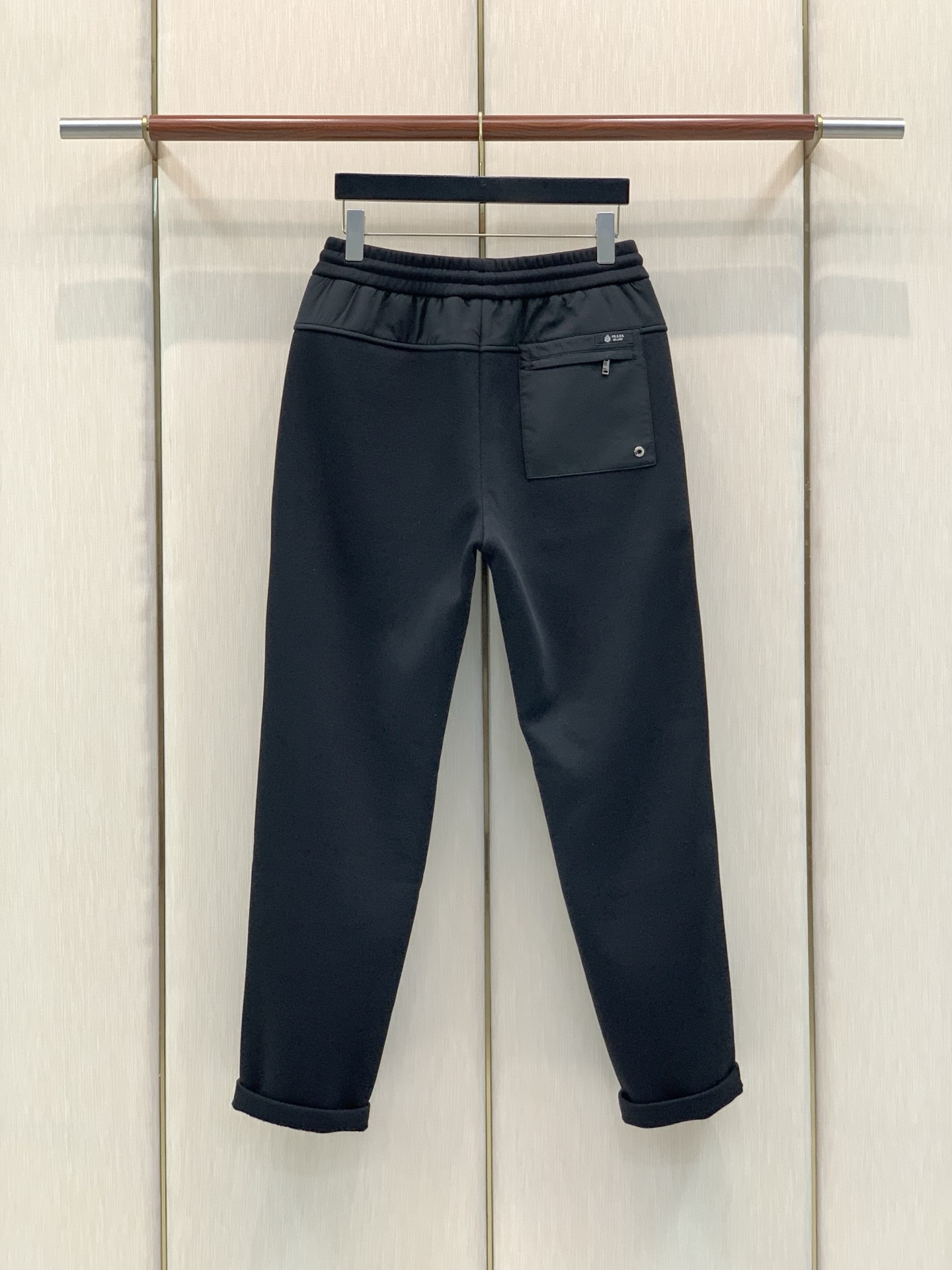 ,PRADA 普拉达,2026冬季最新品,专柜同步有售,时尚+绒休闲裤,进口原版面料,做工极为复杂,唯一可以做代购级别的 ,PRADA 普拉达,2026冬季最新品,专柜同步有售,时尚+绒休闲裤,进口原版面料,做工极为复杂,唯一可以做代购级别的